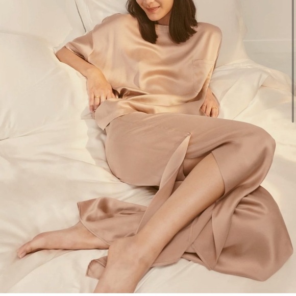 ❌SOLD❌Lunya Washable Silk Tee Pant Set in Otium Tan - Picture 2 of 9